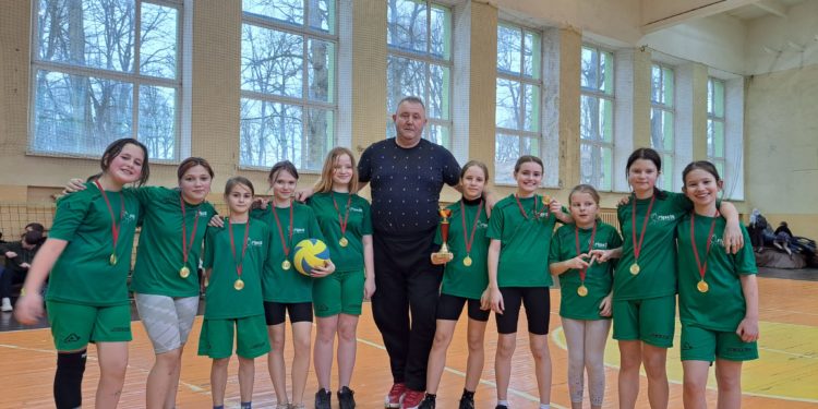 Tautas bumbas un florbola sacensības