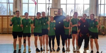 Meitenēm 2. vieta Ziemeļu rajona sacensībās florbolā