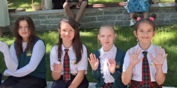 Trīs nedēļas nometnēs